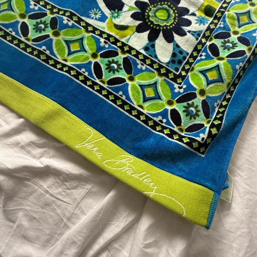 NWT Vera Bradley Daisy Daisy Beach Towel Retired Pattern LAST ONE!